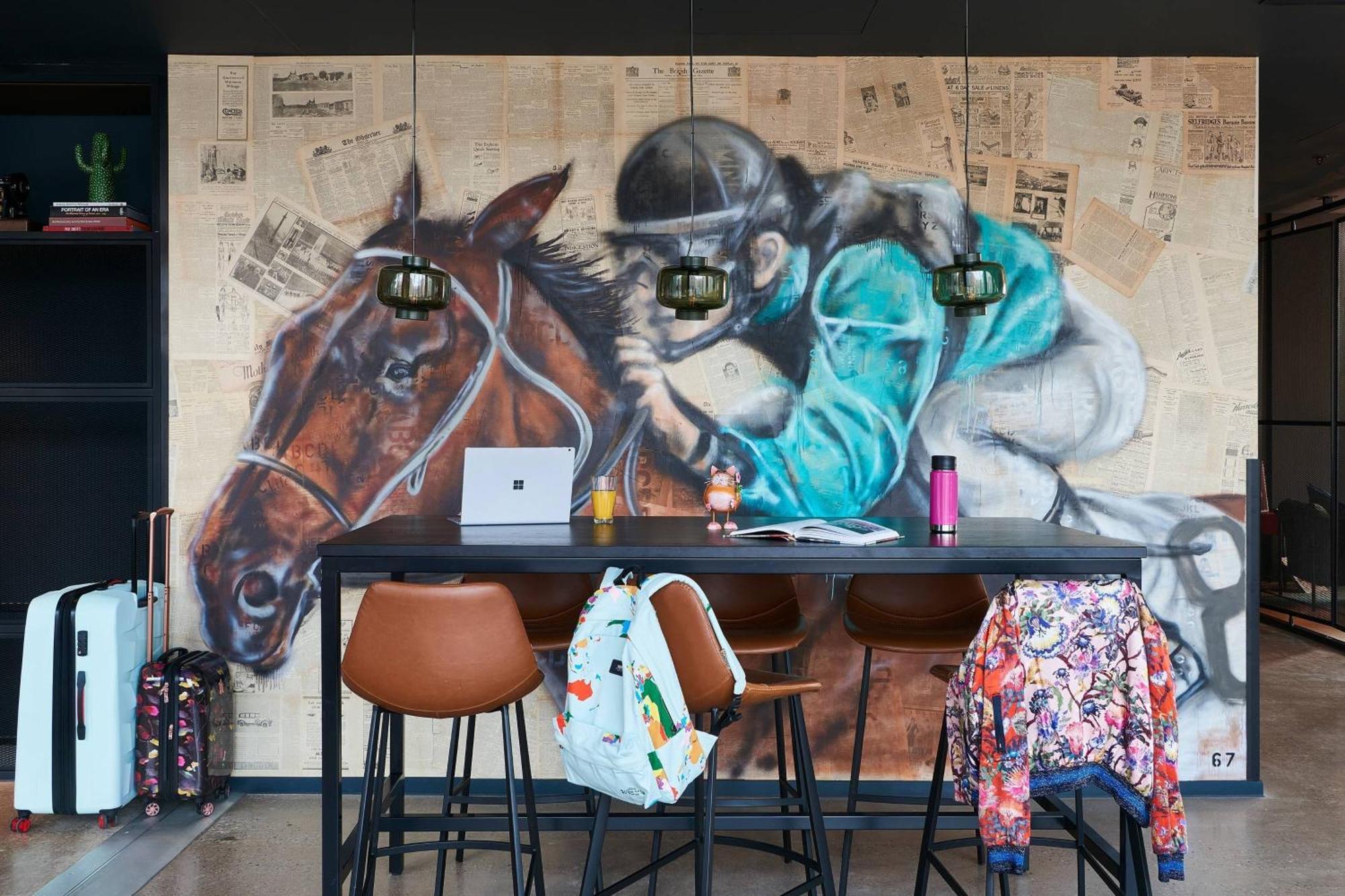 Отель Moxy 4*
